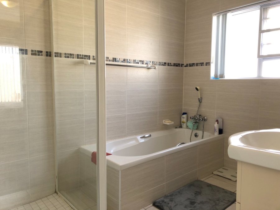 3 Bedroom Property for Sale in De Kelders Western Cape